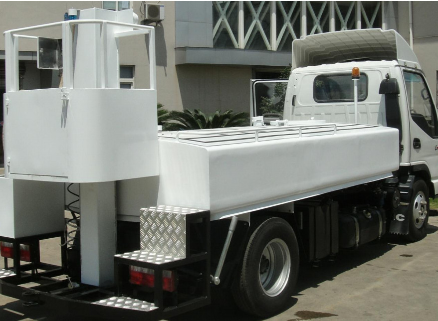Best Low Emissions Sewage Suction Truck Euro 3 Standard 0.25 - 0.35 MPa Pressure wholesale