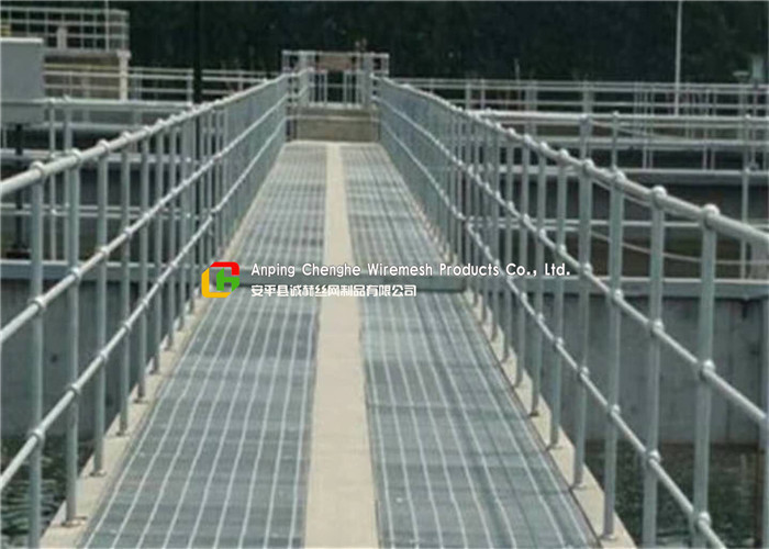 Walkway Compound Steel Grating Carbon Steel Strong Load - Bearing Capacity for sale