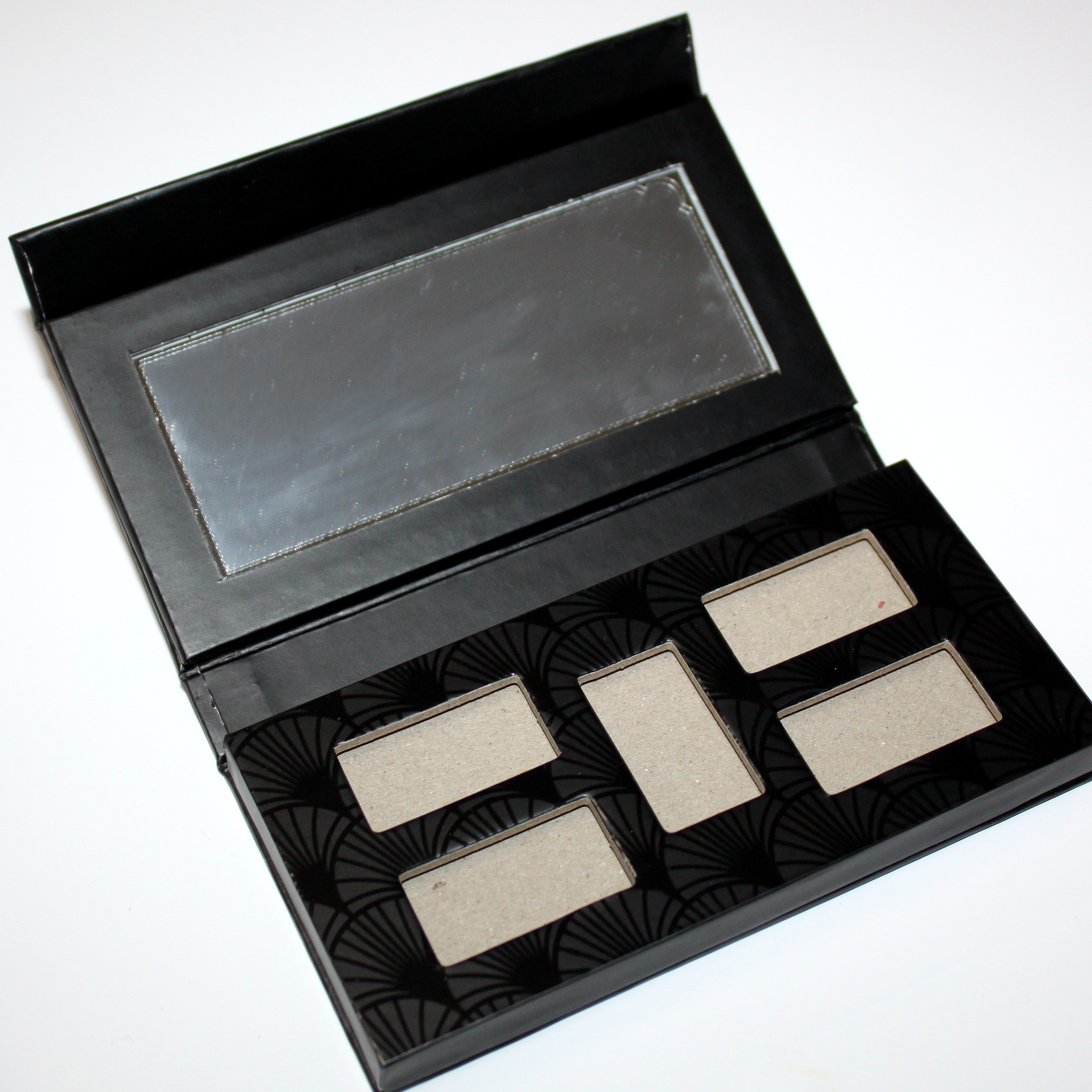 Best CMYK Empty Eyeshadow Palette Case Embossed Logo Eco Friendly Makeup Palette wholesale