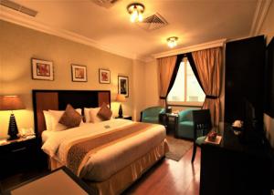 Best Suite Room Modern Hotel Bedroom Furniture , Hotel Grade Furniture wholesale