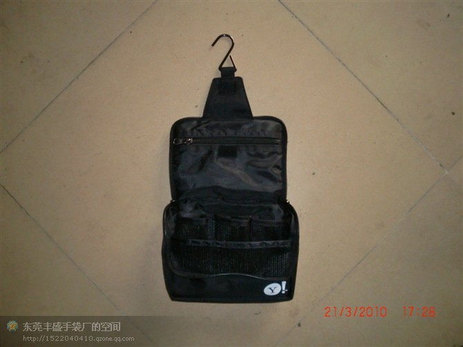 Best Hanging Large Capacity Waterproof Cosmetic Bag 24 * 18 . 5 * 9 . 5CM wholesale