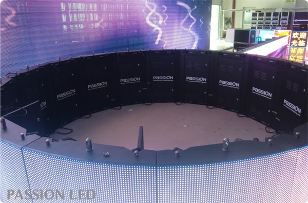 SMD P5 Curved LED Display Screen Long Lifespan Front Access Free Video Frequency