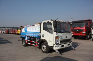 116 Hp Wihte HOWO 4X2 Water Tank Light Commercial Trucks 8CBM Tire 7.00R16