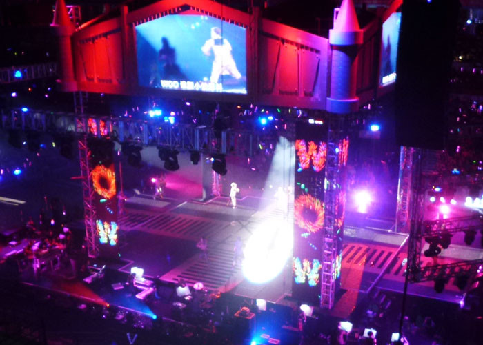 360 degrees bendable 6mm and 12mm LED display for events, similar to Barco