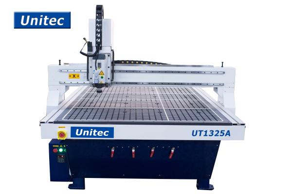 Cheap 5.6kw Italy Elte 4FTX8FT 3 Axis 3D CNC Wood Milling Machine for sale