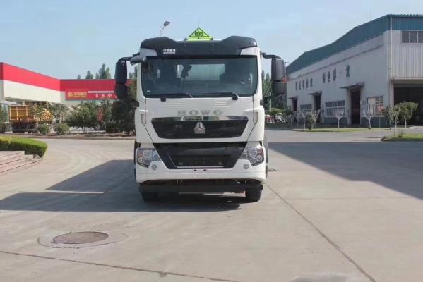 Cheap Hazardous Chemical Transporter Truck With HW76 Cabin ZZ1317N4667W 8X4 Euro 2 for sale