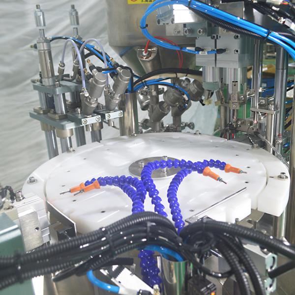 2 Screw Caps Syringe Filling and Capping Integrated Machine with High Precision