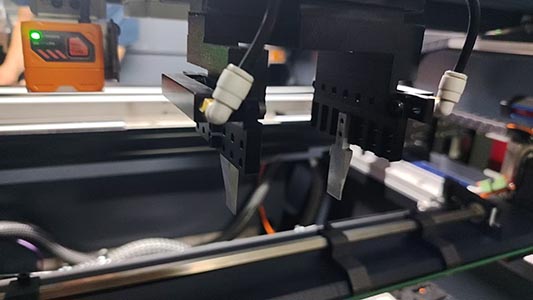 Precision full automatic pcb depaneling router machine including automatic loading and unloading system for pcb manufacturing