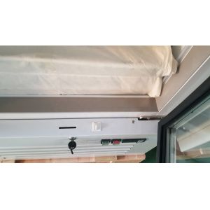 1380L Anti Fog 3 Glass Door Upright Display Freezer