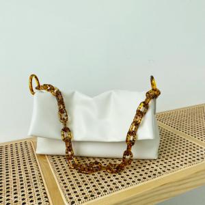 China Zippered Small Underarm Bag 32cm 18cm White Leather Crossbody Bag on sale