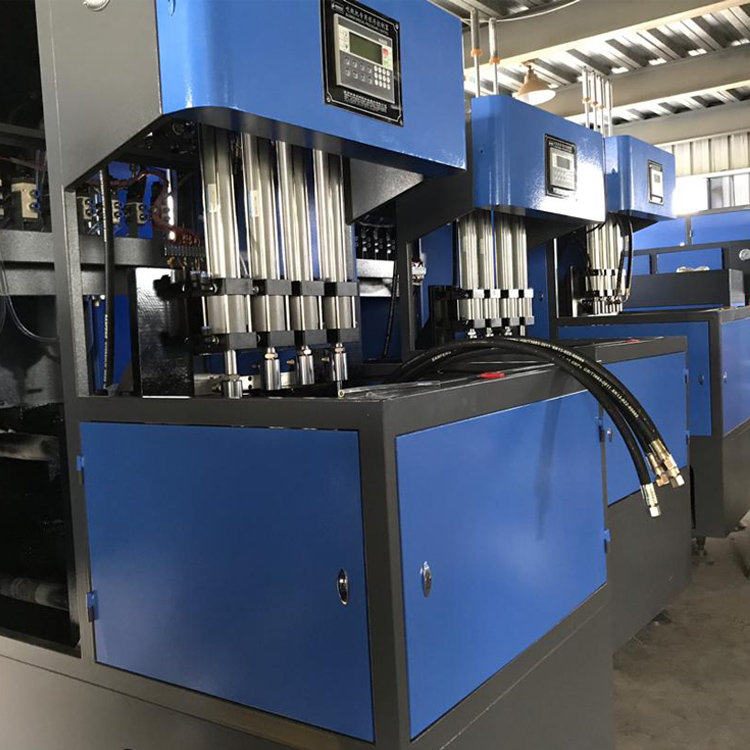 DELTA PLC Controlled 4 Cavity Semi Automatic Pet Blowing Machine for 2000ml Bottles