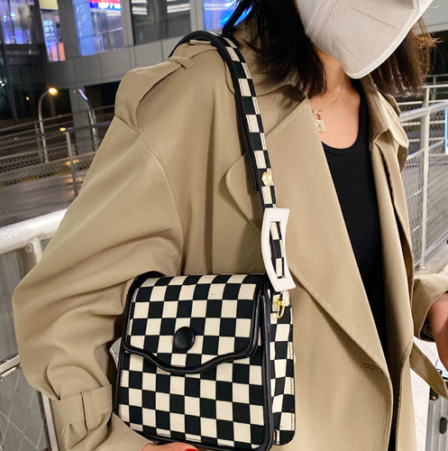 18cm Black And White Checkered Purse Button Closure Mini Square Bag