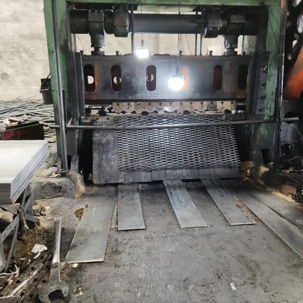 Flattened Aluminum Expanded Metal Mesh 4x8 Feet 3/4 #9 Gutter Guard