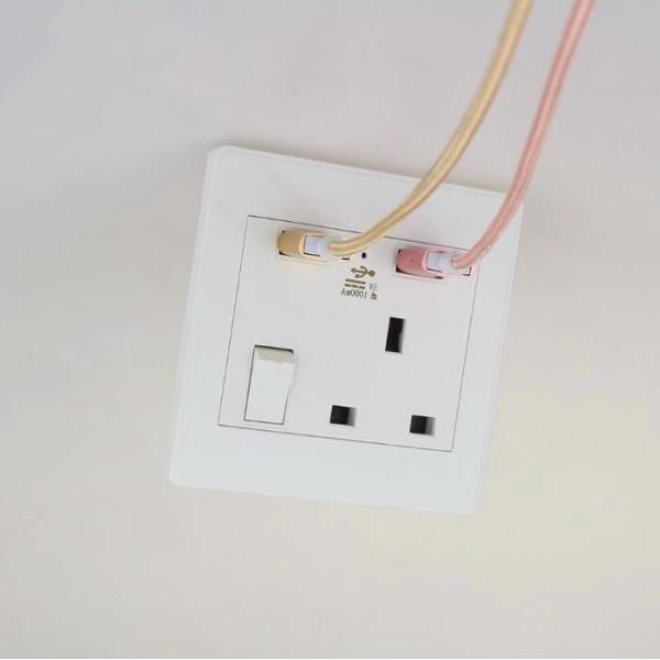 British Standard Wall Plug 86mm Type Wall Switch Socket Tin Phosphor Bronze Core Material