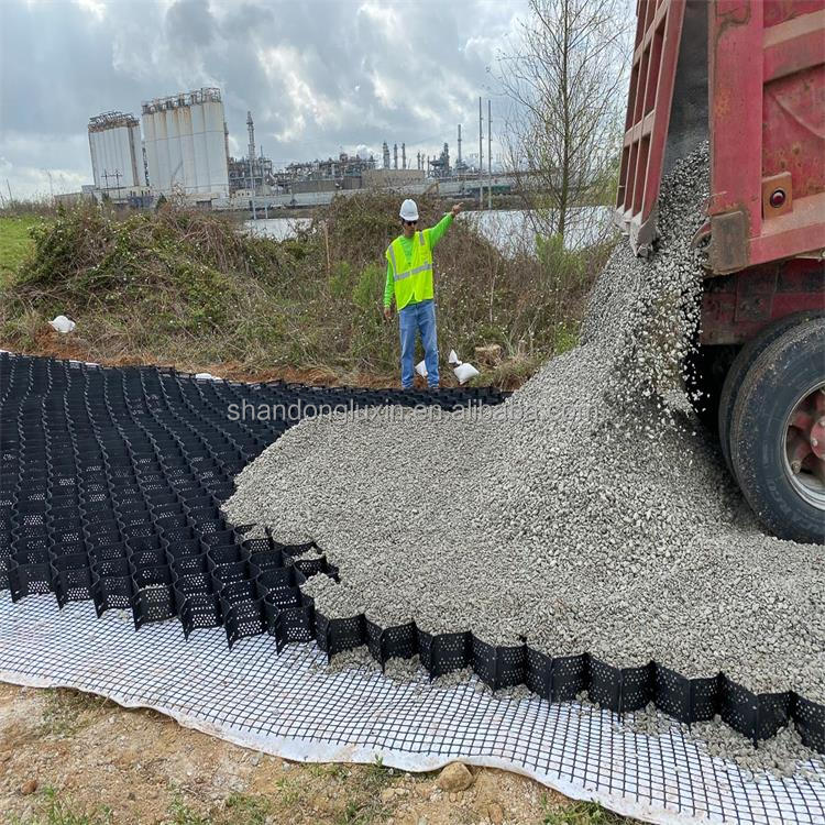 Soil Stabilization Geocell Grid for Ground Reinforcement and Retaining Wall Support