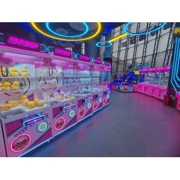 Custom Double Crane Mini Doll Claw Machine For Theme Parks Museums