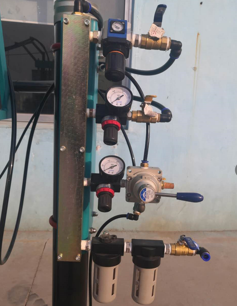 Manual sealants spreading machine with two pump for insulating glass processing