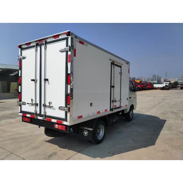Foton Xiangling M1 Cold Truck Transport 3470mm Dimensions Cold Car Refrigerated Trucks