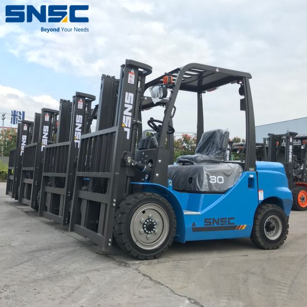 1150mm Fork Length 4 Ton 4-Wheel Telehandler Forklifts for Off Road and Rough Terrain