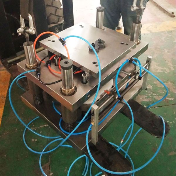 Single Crank 63T Pneumatic Punching Machine 1000*1200mm Aluminium Hole Punch Machine With Feeder
