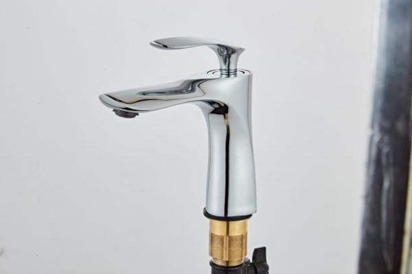Cheap Chrome Plated Single Hole Silver Wash Basin Faucet for sale