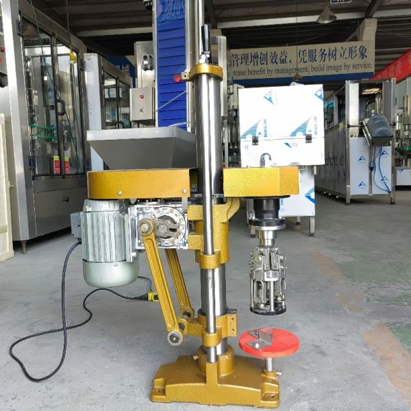 0.37kw Semi Automatic Capping Machine 1200b/h Wine Bottle Screw Cap Machine Customized