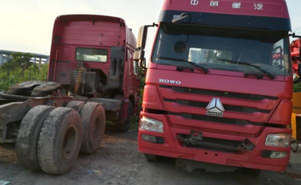 Cheap Diesel Engine Used Tractor Trucks , Howo Tractor Truck6840x2496x3850mm for sale