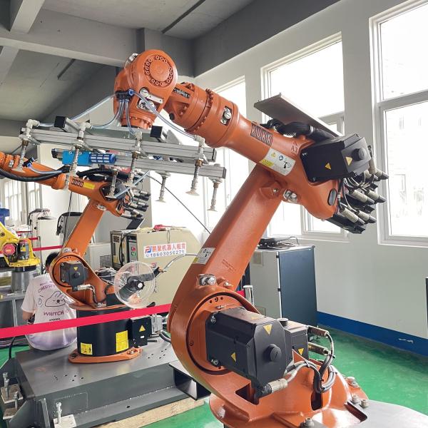 XP Automatic Arc Welding Machine Kr16 For Industrial Applications Payload 16 Kg 1611 Mm Reach