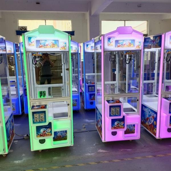 Big Toy Catching Machine , Prize Showcase Claw Machine CE Certified