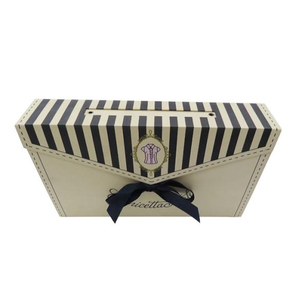 Cute Stock Rigid Setup Boxes , Magnet Cube Gift Boxes With Lids 13*13*5.3CM