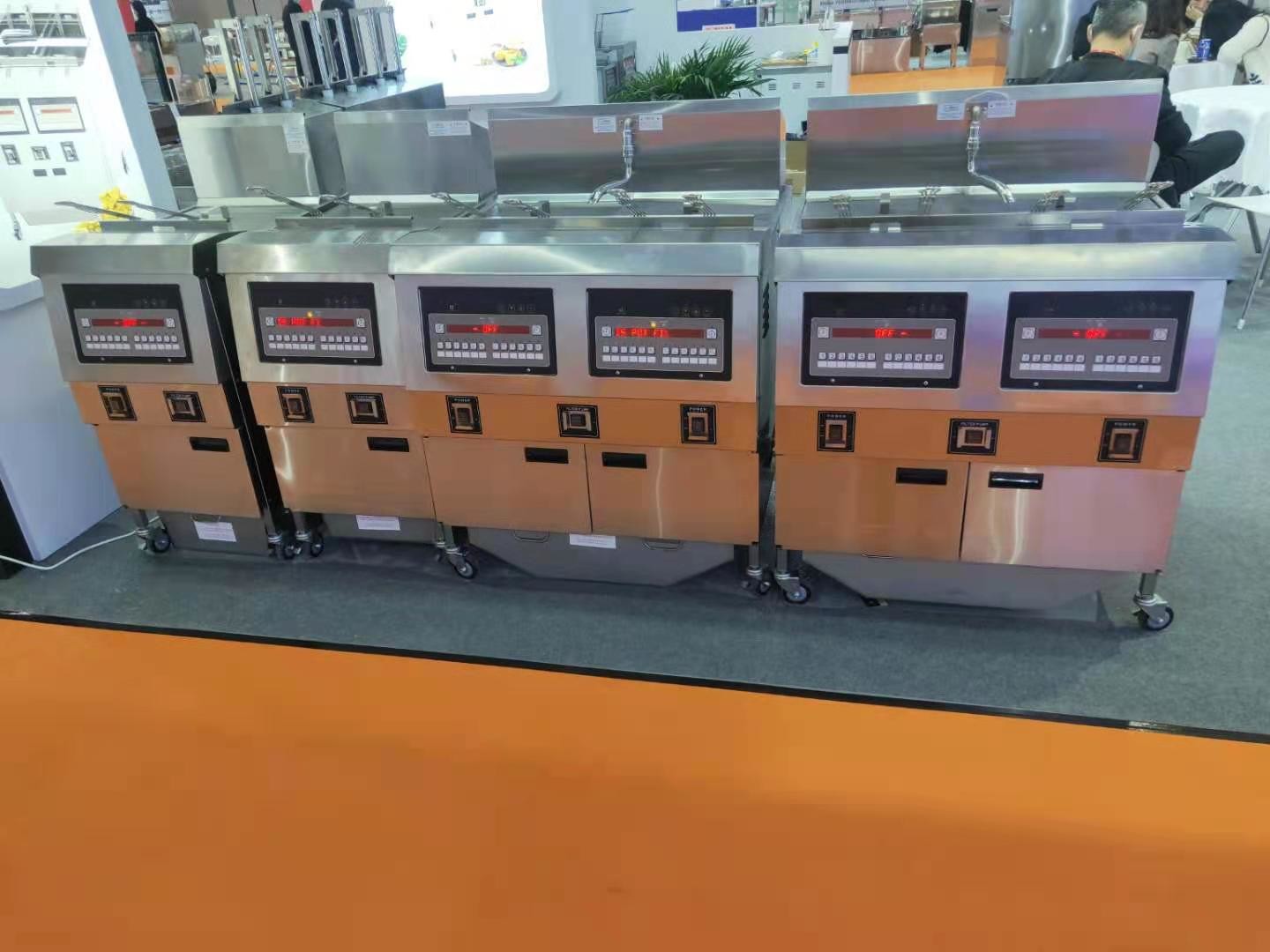 Three Pots Six Baskets Electric Digital Computer Panel Open Deep Fryer With Oil Filtration