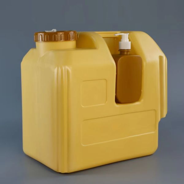 portable 30L plastic jerrycan HDPE 8 gallon water bucket with tap and liquid soap lotion bottle for outdoor car camping
