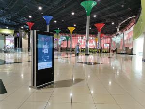 China Double Sided PC All In One Touch Screen Kiosk Monitor 55 Inch Retail Signage 450 Cd/㎡ on sale