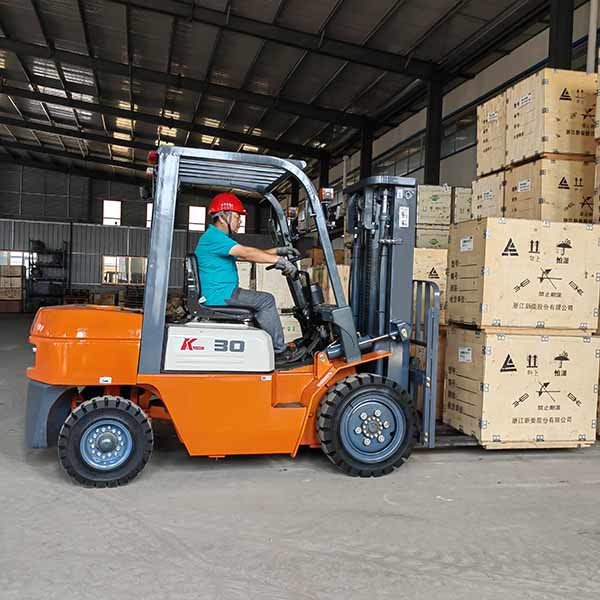 ISUZU Engine 3000kg 3 Ton Diesel Forklift Truck With Blocks Clamp