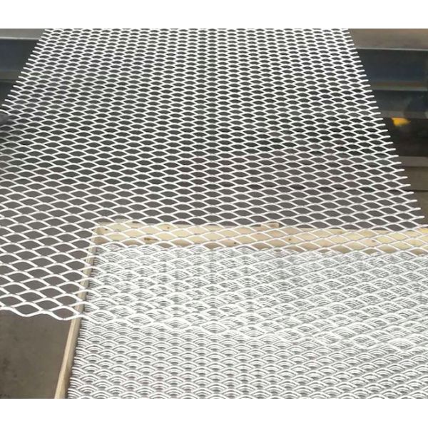 Galvanised Expanded Metal Walkway Grating 4mm Thickness 1.5m Width
