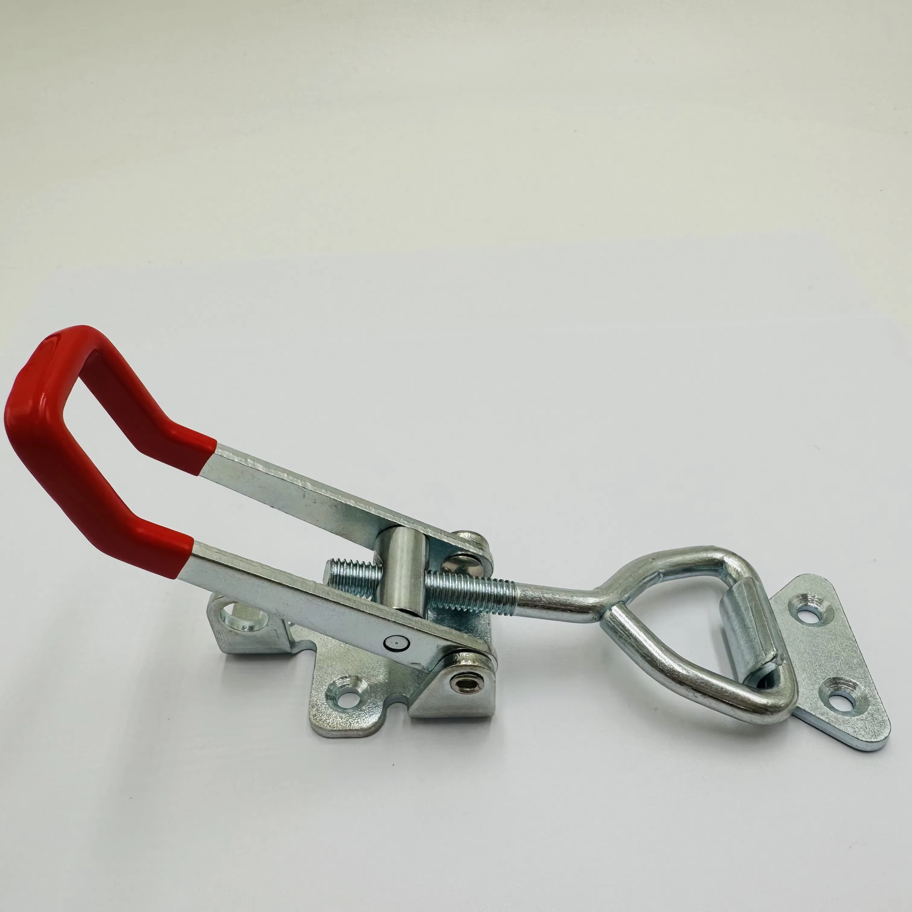 Detailed view of toggle latch mechanism