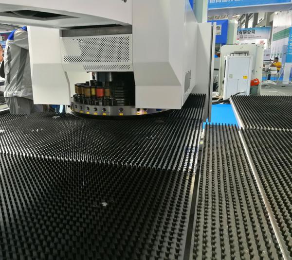Cheap 30T CNC Turret Punching Machine Hole Pressing with 32 Station Siemens System for sale