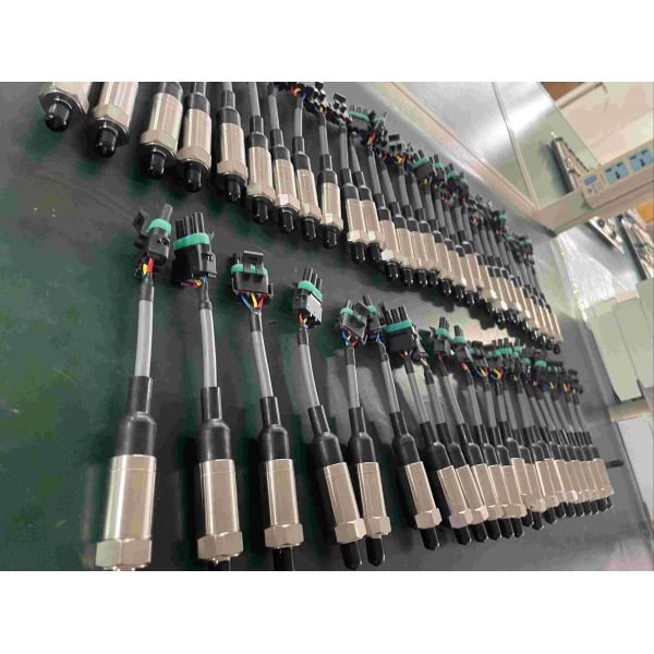 OEM Pressure Transmitter Sensor High Accuracy Water Pressure Transmitter Gas Oil