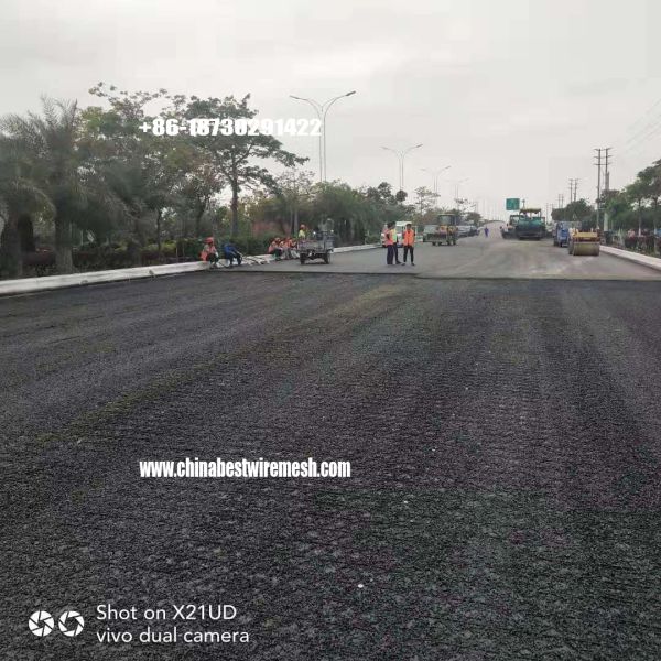 Gabion road mesh provides lateral restraint to the asphalt, which improves resistance to rutting and shoving