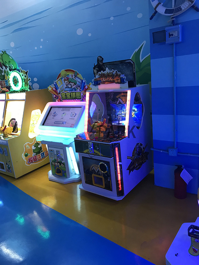 Amusement Park Shooting Arcade Machines / Coin Operated Game Machine