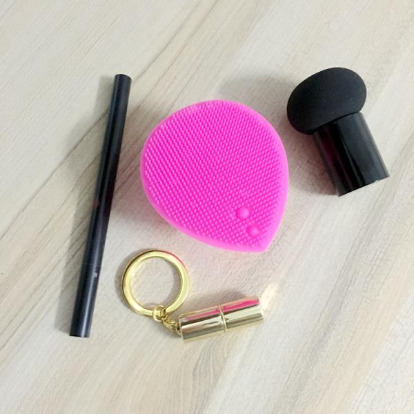 Durable Light Color Silicone Makeup Tool Super Cleaning Ability For Cleaning Brush