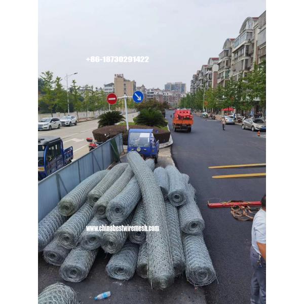 Gabion road mesh provides lateral restraint to the asphalt, which improves resistance to rutting and shoving