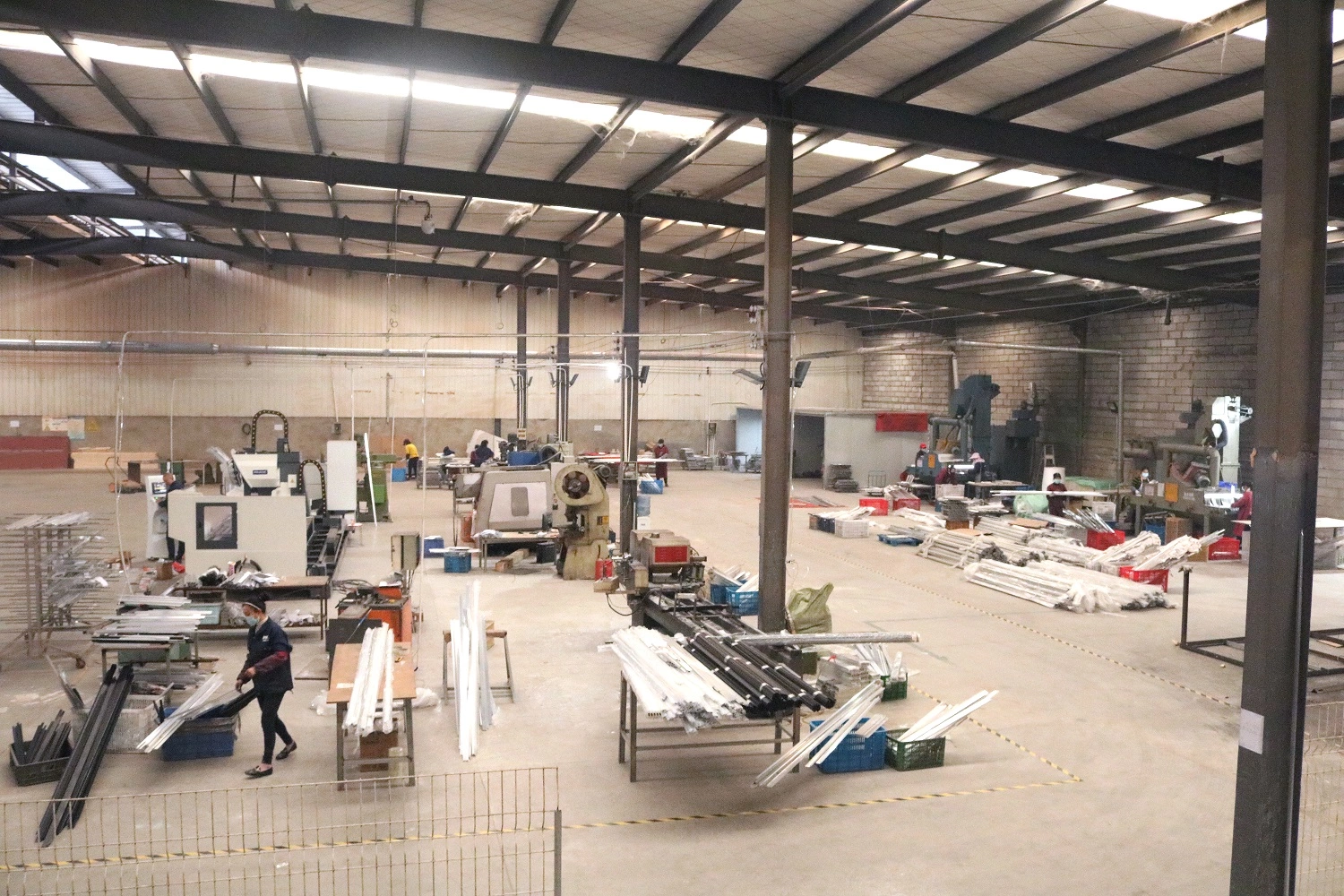 Extrusion Aluminum Profiles Custom Furniture Hardware For Building Material Decor