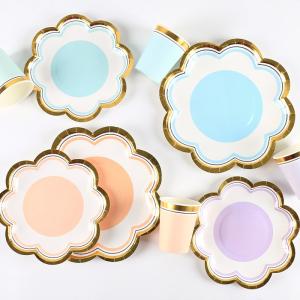 China Ins Petal Shaped 7in Macaron Color Disposable Paper Plate For Party on sale