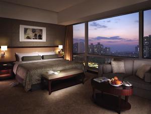 Best Custom Rosewood Veneer Modern Bedroom Furniture / 5 Star Hotel Furniture wholesale