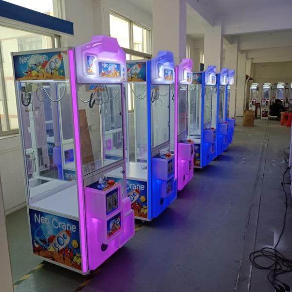 Big Toy Catching Machine , Prize Showcase Claw Machine CE Certified