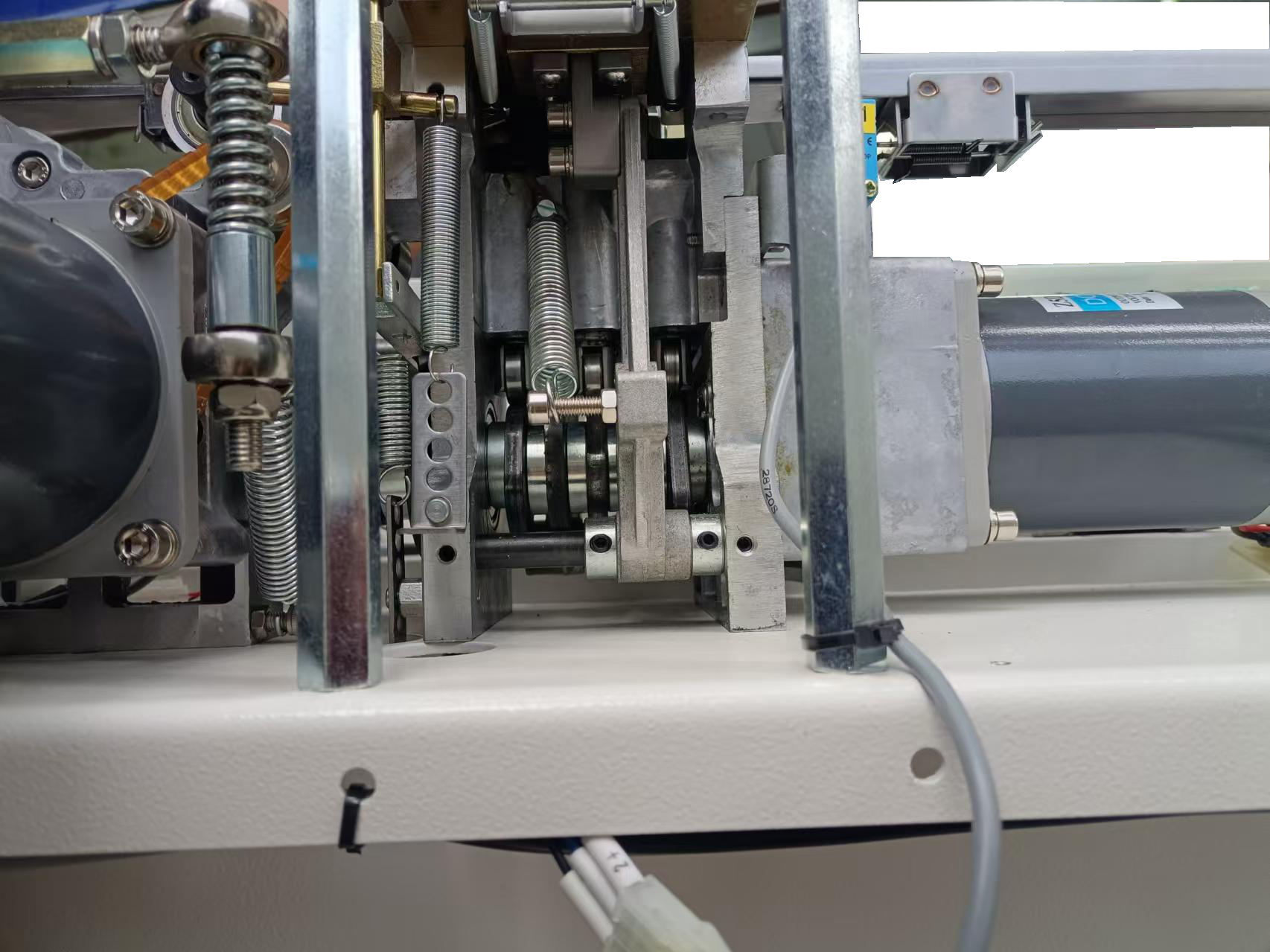 Fully Automatic PP Strapping Carton Heat Sealing Machine; Semi-automatic Dual-motor Strapping Machine.