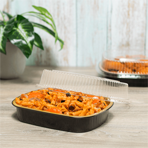 Karat 48 oz Black and Gold Aluminum Foil Take Out Pan with Clear PET Dome Lid