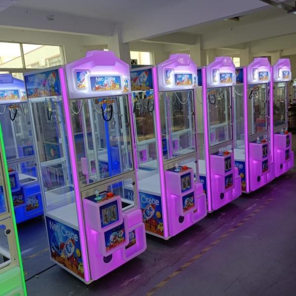 Big Toy Catching Machine , Prize Showcase Claw Machine CE Certified