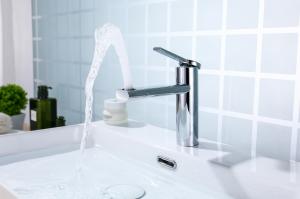 Best Polish Chrome Single Hole Bathroom Faucet With Pop Up Drain wholesale